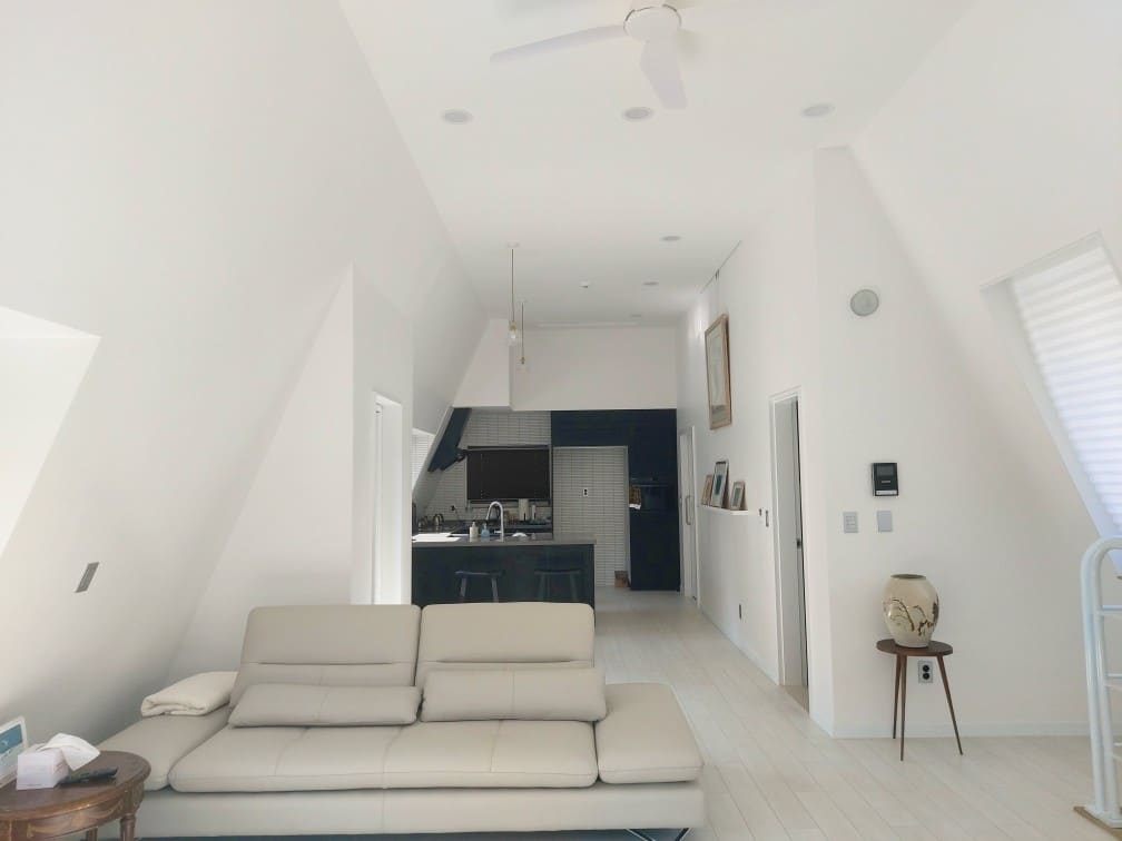 An Urban House for Three Generations, Apart Yet Together <A House Where Three Generations Live Together>